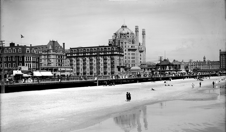 Beach and boardwalk, Atlantic City, NJ, 1915