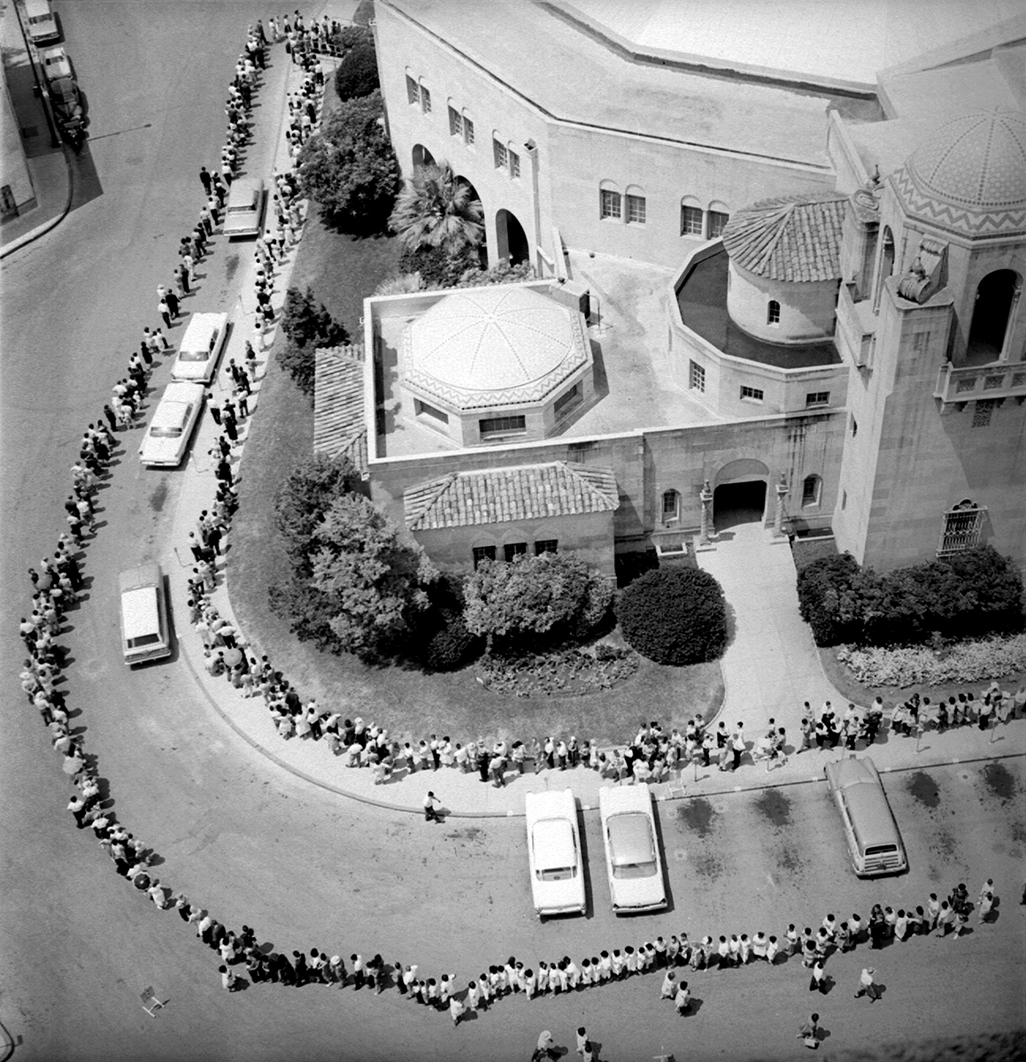 Line for polio vaccine, San Antonio